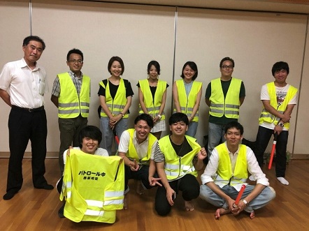 西新校区の防犯パトロールに参加している学生有志