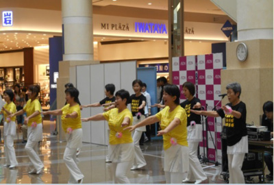 手話ダンスの写真