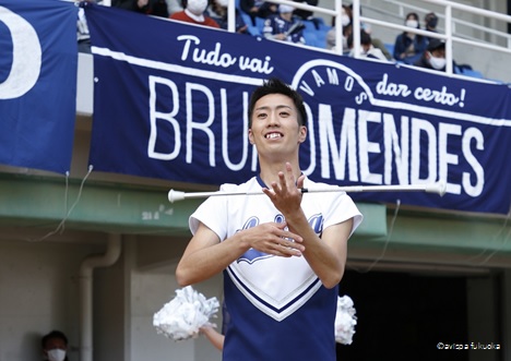 バトンを持ったTAKARAさんの写真