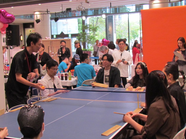 卓球バレー体験コーナーの様子