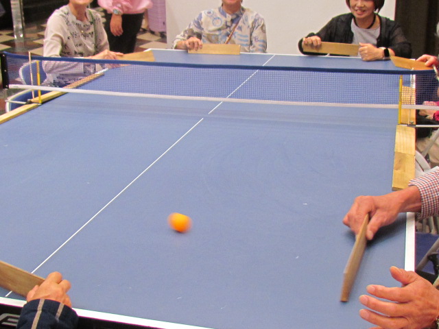 卓球バレー体験コーナーの様子②