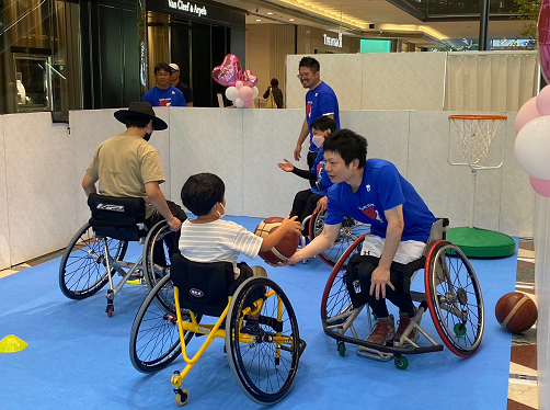 車いすバスケ体験の写真２