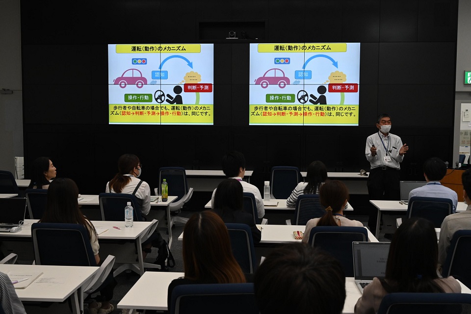 出前講座の様子を写した画像1枚目です。