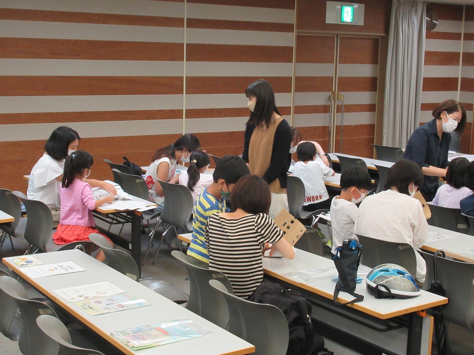 画像：『親子で学ぶお金の話』講座の様子2