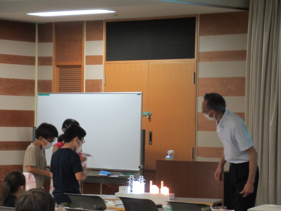 画像：『電気をつくるしくみを知ろう』講座の様子3