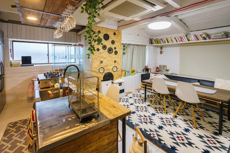 画像:すべてが⼿作りの1 階ダイニング