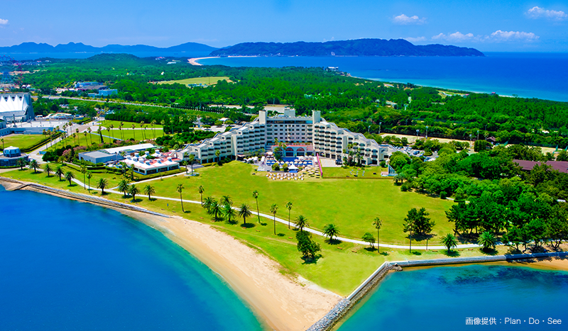 画像:THE LUIGANS Spa & Resortの空から見た様子