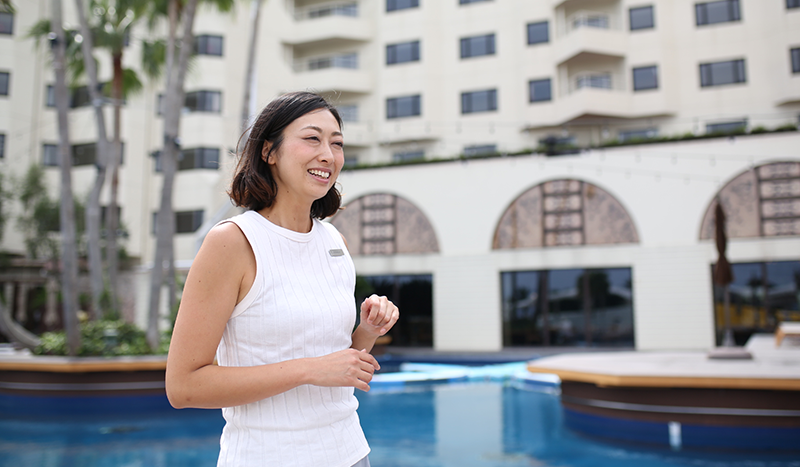 画像:酒井亜由美さんのインタビューの様子