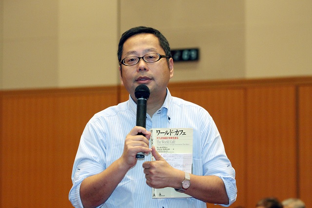 ファシリテーター（司会進行）の田坂逸朗氏