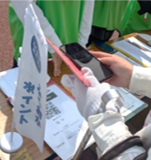 塩原校区ごみ集め大作戦の活動ポイントを受け取っている写真