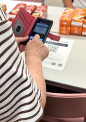 当仁校区夜間パトロールの活動ポイントを受け取っている写真