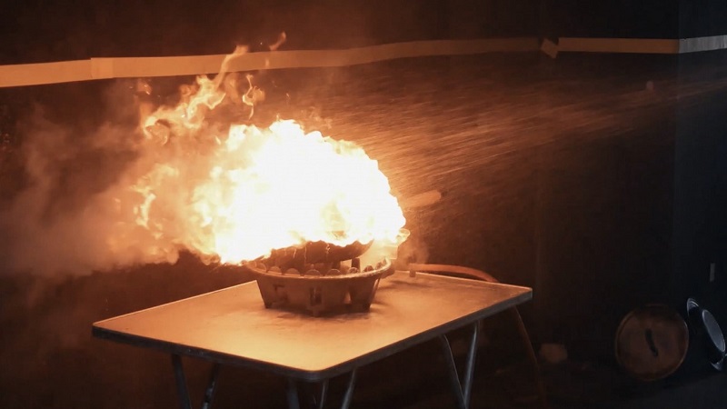 鍋が燃えているイメージ画像