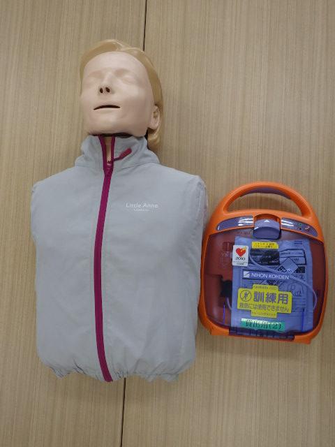 成人用訓練人形とAEDトレーナー