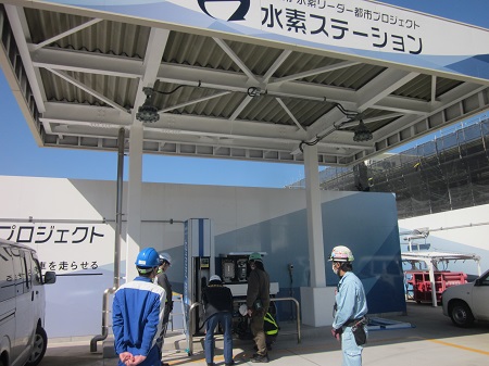 水素ステーションの写真