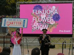 消防広報を行う消防音楽隊の写真