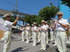 ファンファーレを演奏する福岡市消防音楽隊の写真