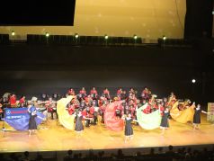 演奏演技をする消防音楽隊の写真