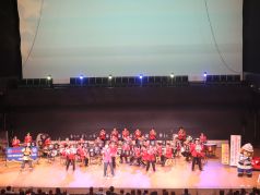 演奏演技をする消防音楽隊写真真