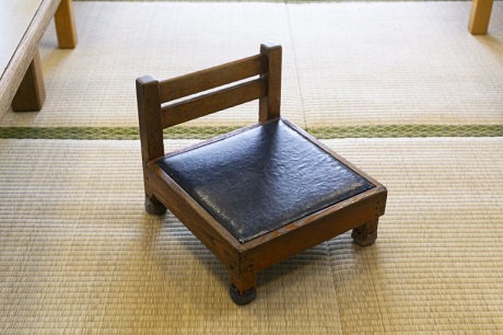 座敷用イスの写真