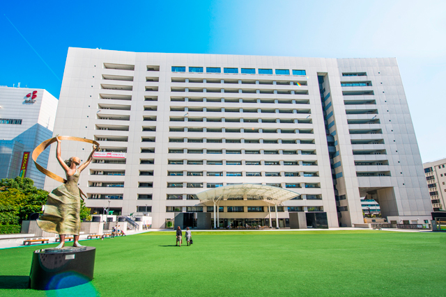 福岡市役所西側ふれあい広場の写真